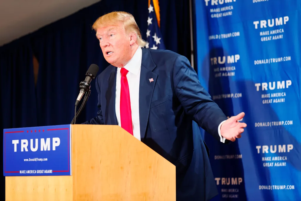 トランプが大統領になりやがった！どうなってんだあの髪型！？