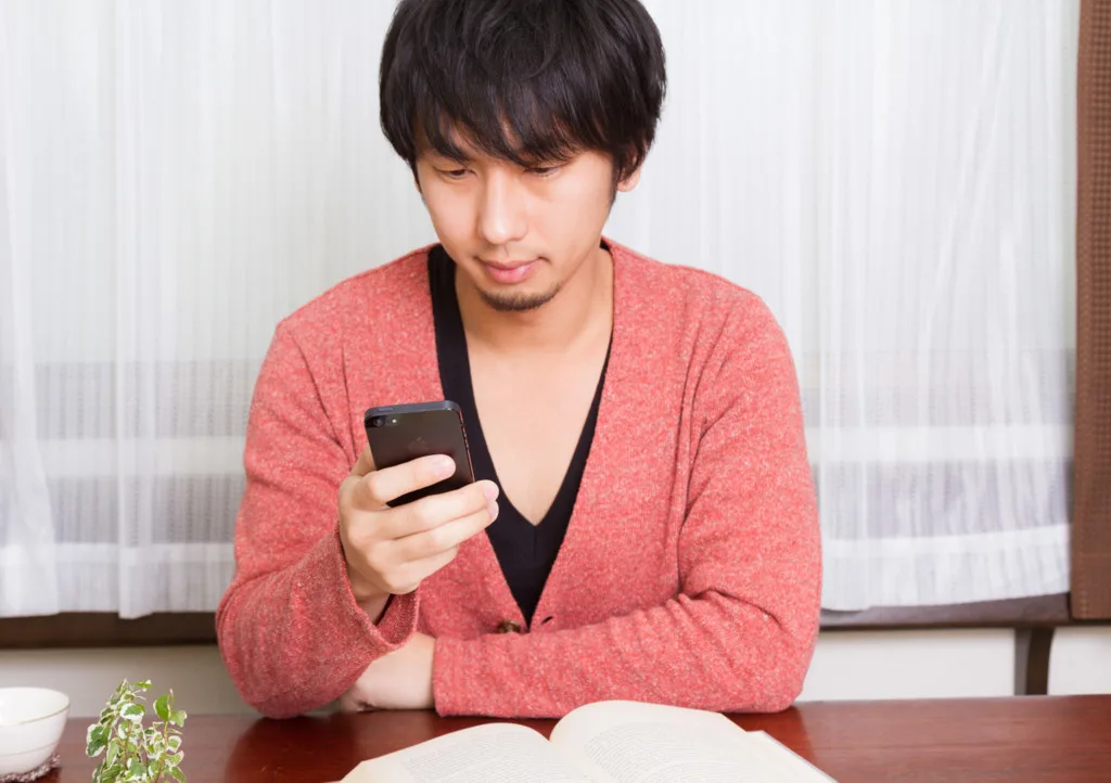 明日デイケアなので「アナザーエデン」っていうスマホRPGをオススメする。