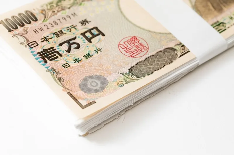 借金ばかり増えて貯金が貯まらない生活であるな。
