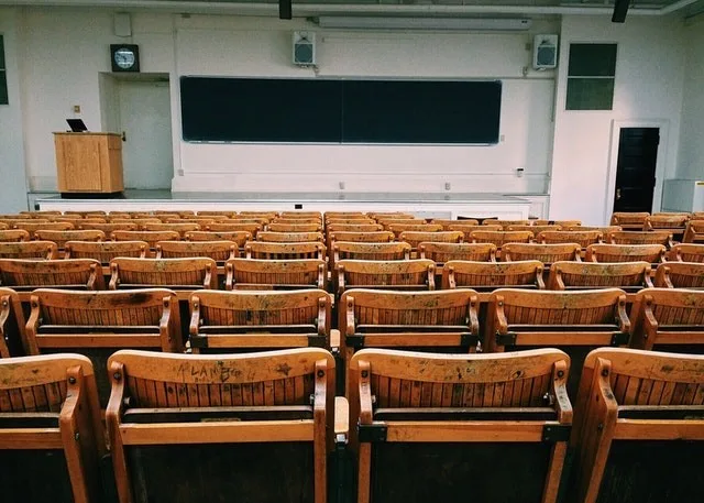 「めんどくさがりなきみのための文章教室」（はやみねかおる著）を読了した。