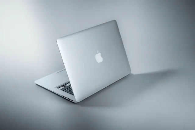 Macbook Proが届いた。