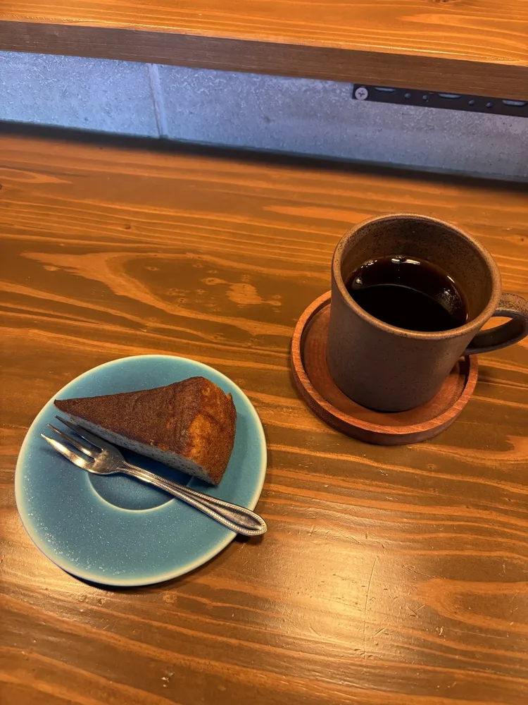 名護の「BLUE BROWN COFFEE」と今帰仁の「PĀRAMITĀ·波羅蜜」に行ってきた。